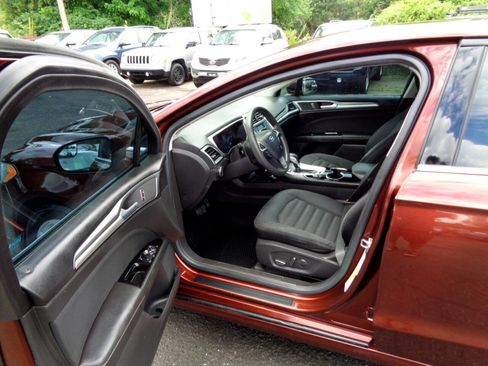 Used 2015 Ford Fusion SE image 15