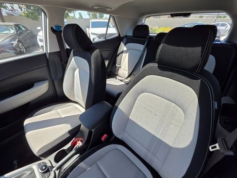 New 2025 Hyundai Venue SEL image 17