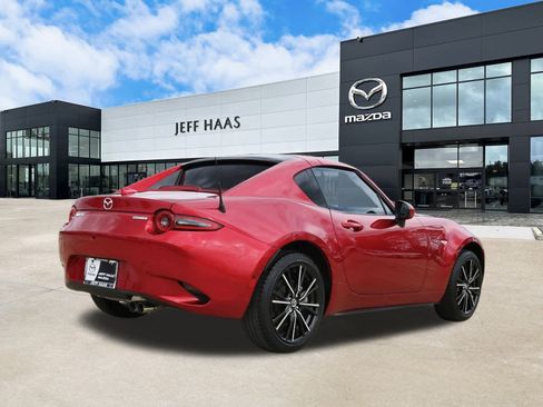 Used 2025 MAZDA MX-5 Miata RF Grand Touring image 3