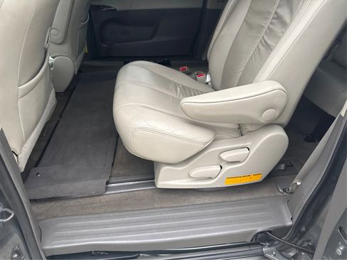 Used 2011 Toyota Sienna XLE w/ XLE Navigation Pkg FWD image 11