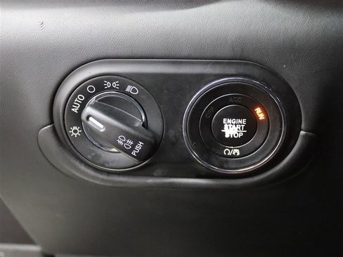 Used 2021 Maserati Levante GranSport image 35