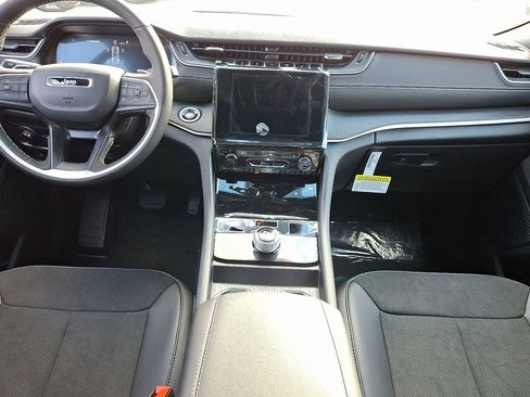 New 2025 Jeep Grand Cherokee Altitude AWD/4WD image 11