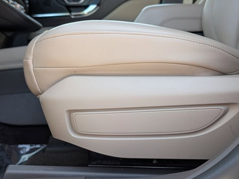 Used 2021 Lincoln Corsair FWD w/ Convenience Package image 23