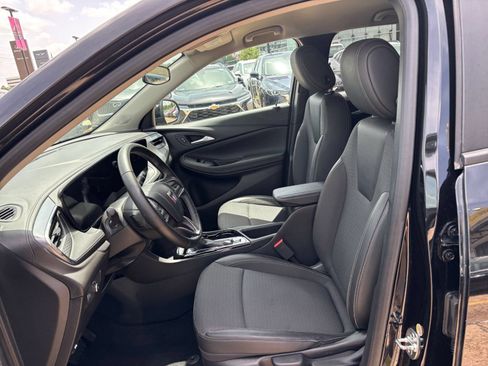 Used 2025 Buick Encore GX Preferred AWD/4WD image 21