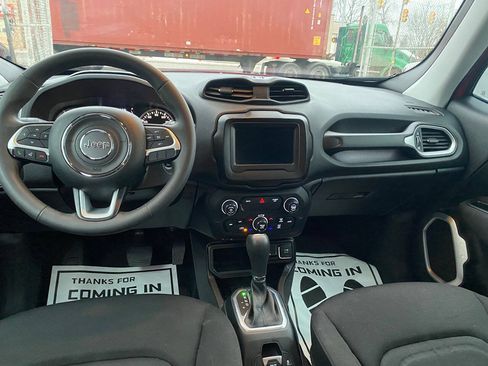 Used 2019 Jeep Renegade Latitude FWD image 13
