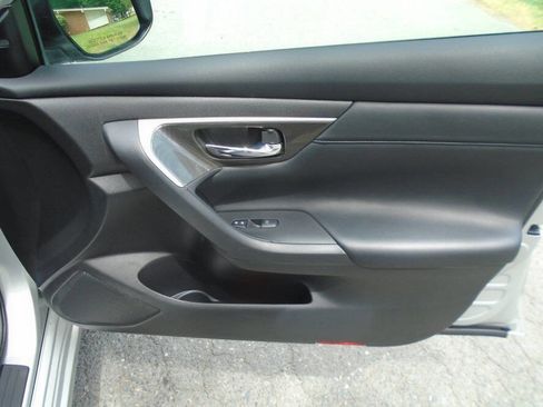 Used 2013 Nissan Altima 2.5 SL w/ Technology Pkg FWD image 26