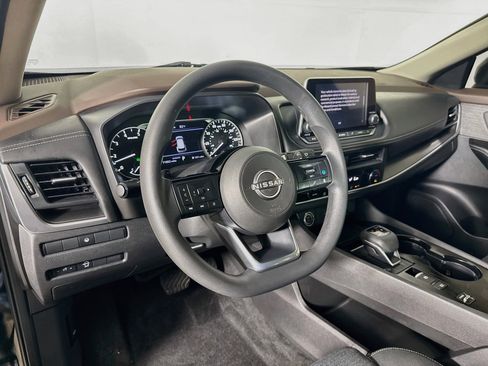 Used 2023 Nissan Rogue SV FWD image 8