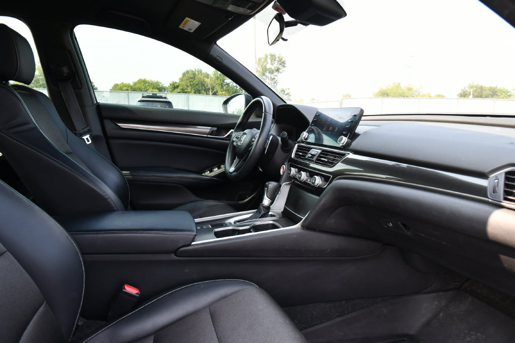 Used 2018 Honda Accord Sport image 29