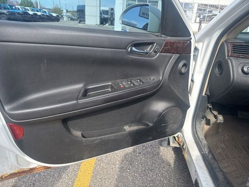 Used 2012 Chevrolet Impala LTZ FWD image 9