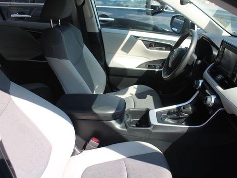 Used 2022 Toyota RAV4 XLE w/ Convenience Package AWD/4WD image 4