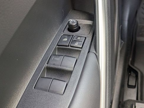 Used 2026 Toyota Corolla Cross LE image 25