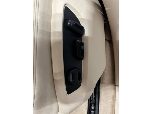 Used 2013 Volkswagen Touareg VR6 AWD/4WD image 30