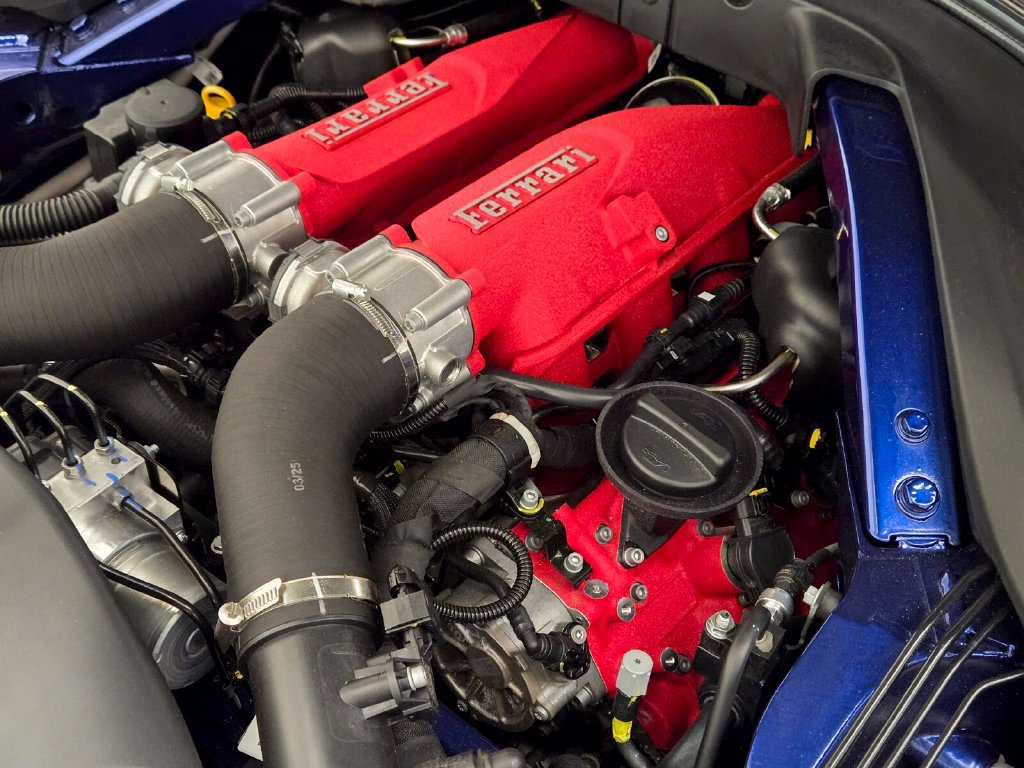 Used 2025 Ferrari Roma Spider RWD image 31