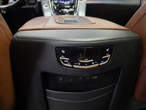 Used 2018 Cadillac Escalade ESV Luxury image 35