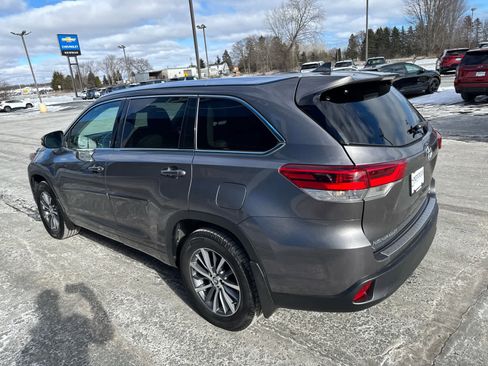 Used 2018 Toyota Highlander XLE image 10