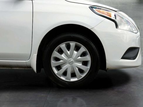 Used 2018 Nissan Versa S FWD image 9