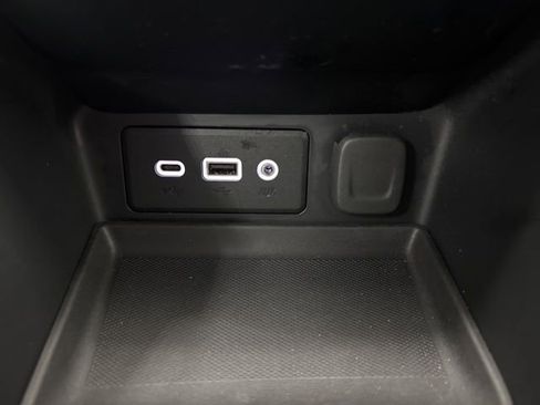 Used 2024 GMC Terrain SLE image 18