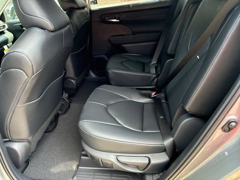 New 2026 Toyota Highlander XLE AWD/4WD image 16