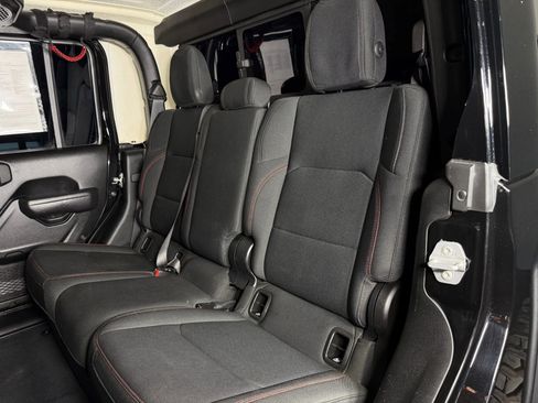 Used 2022 Jeep Gladiator Rubicon image 16