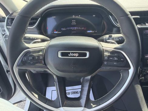 Used 2023 Jeep Grand Cherokee Limited w/ Luxury Tech Group II AWD/4WD image 9