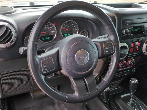 Used 2018 Jeep Wrangler Unlimited Sahara image 16