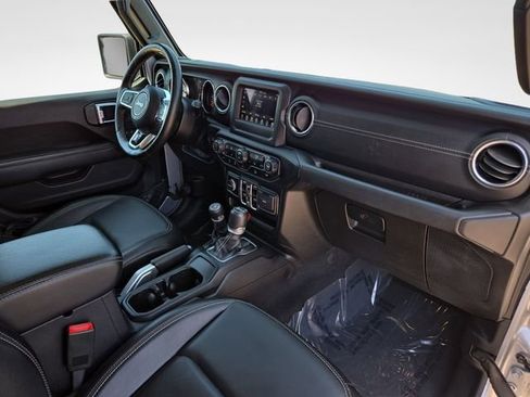 Used 2019 Jeep Wrangler Unlimited Sahara w/ Cold Weather Group AWD/4WD image 31