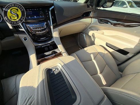Used 2017 Cadillac Escalade Luxury image 23