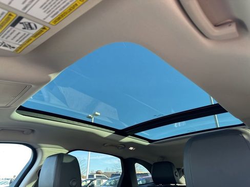 Used 2017 Jaguar F-PACE Premium image 7