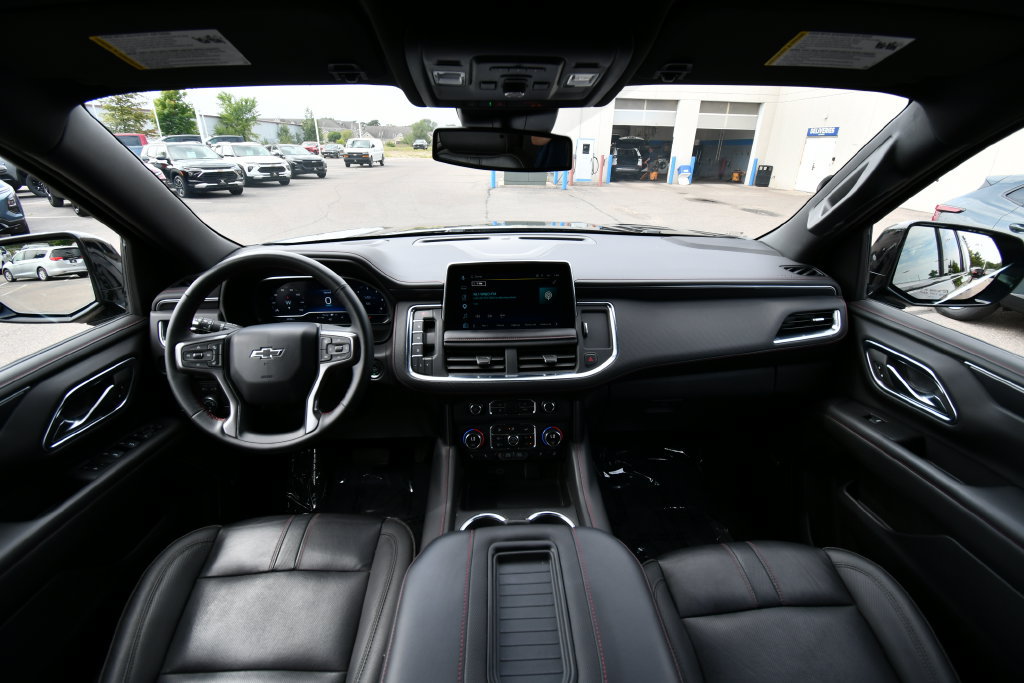 Used 2024 Chevrolet Suburban RST w/ Luxury Package AWD/4WD image 3