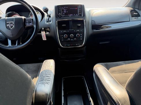 Used 2018 Dodge Grand Caravan SE FWD image 11