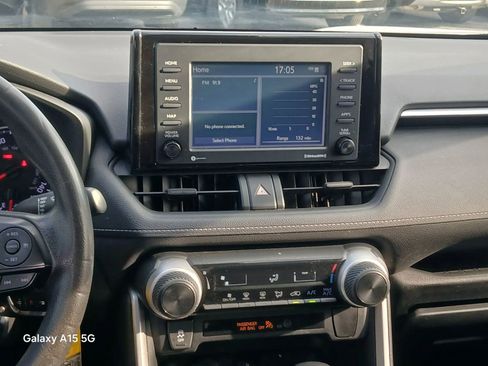 Used 2021 Toyota RAV4 LE image 26