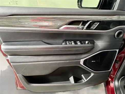 Used 2022 Jeep Wagoneer Series III w/ Premium Group I image 35