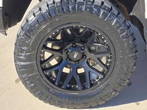 Used 2023 Chevrolet Silverado 1500 LT Trail Boss w/ Protection Package image 9