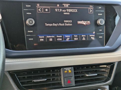 Used 2024 Volkswagen Taos SE image 18