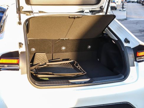 Certified 2025 Toyota Prius XLE image 27