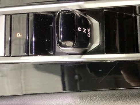 Used 2025 Volkswagen Atlas SE AWD/4WD image 18