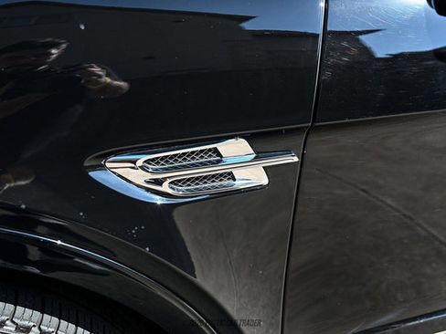 Used 2018 Bentley Bentayga image 92