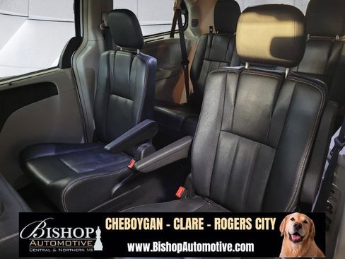 Used 2016 Chrysler Town & Country Touring w/ Driver Convenience Group image 24