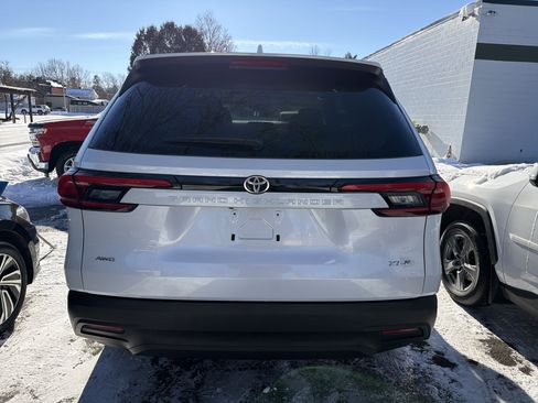 Used 2024 Toyota Grand Highlander XLE image 6