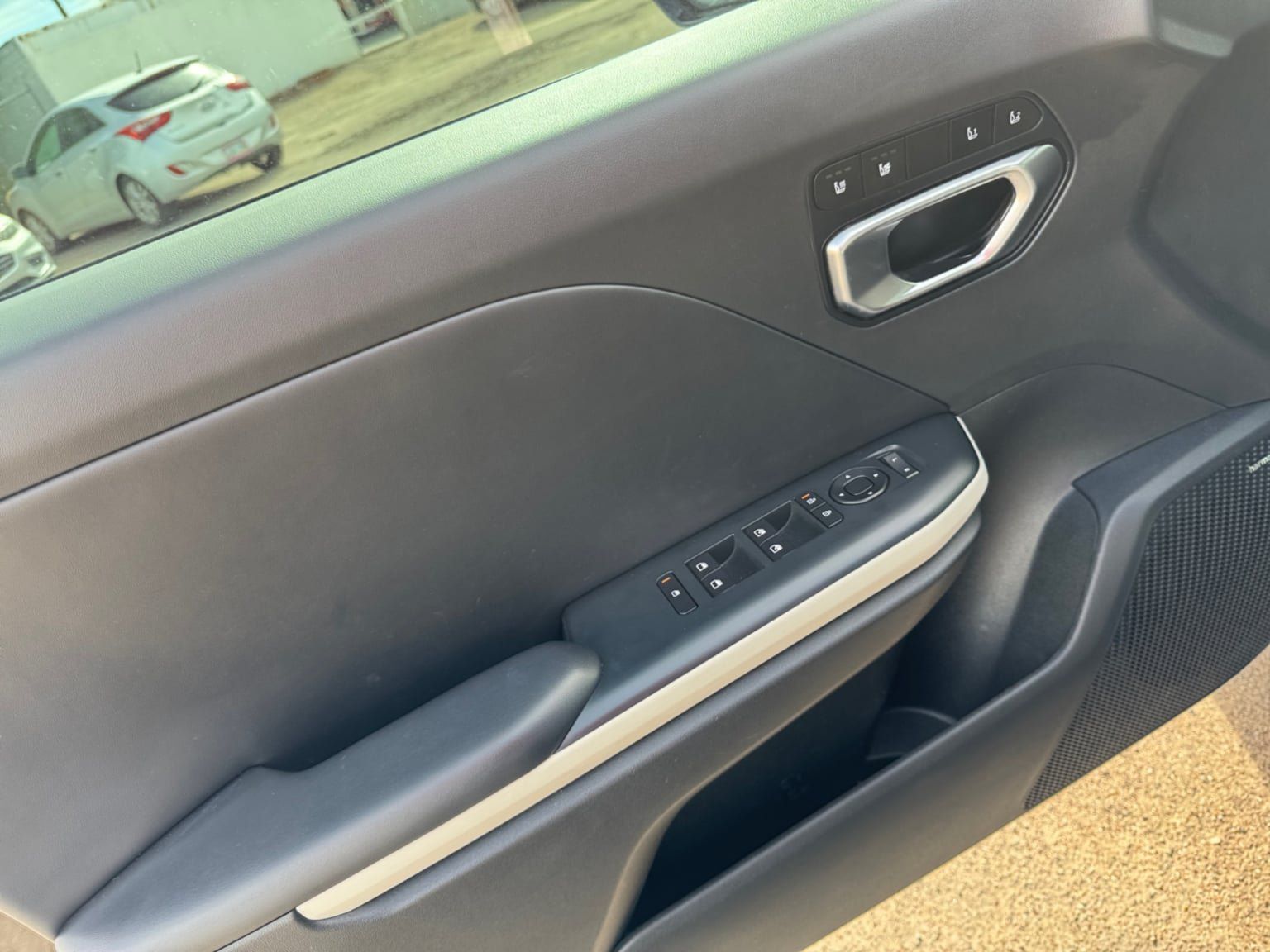 Used 2025 Kia K4 GT-Line w/ GT-Line Premium Package FWD image 11
