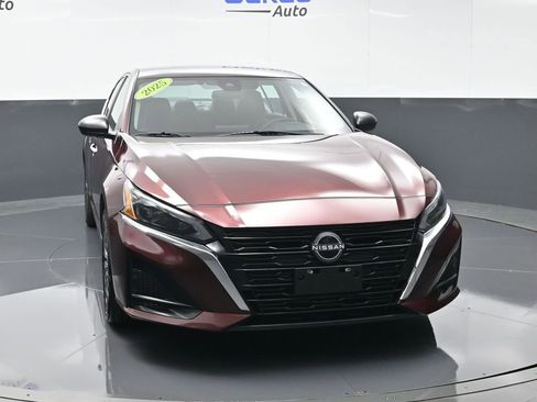 Used 2025 Nissan Altima 2.5 SV image 3