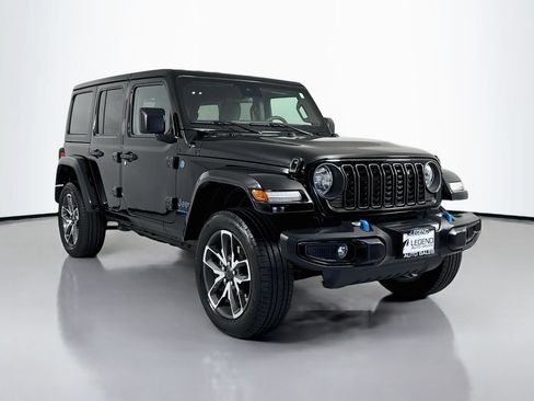 Used 2024 Jeep Wrangler Unlimited w/ Convenience Group AWD/4WD image 4