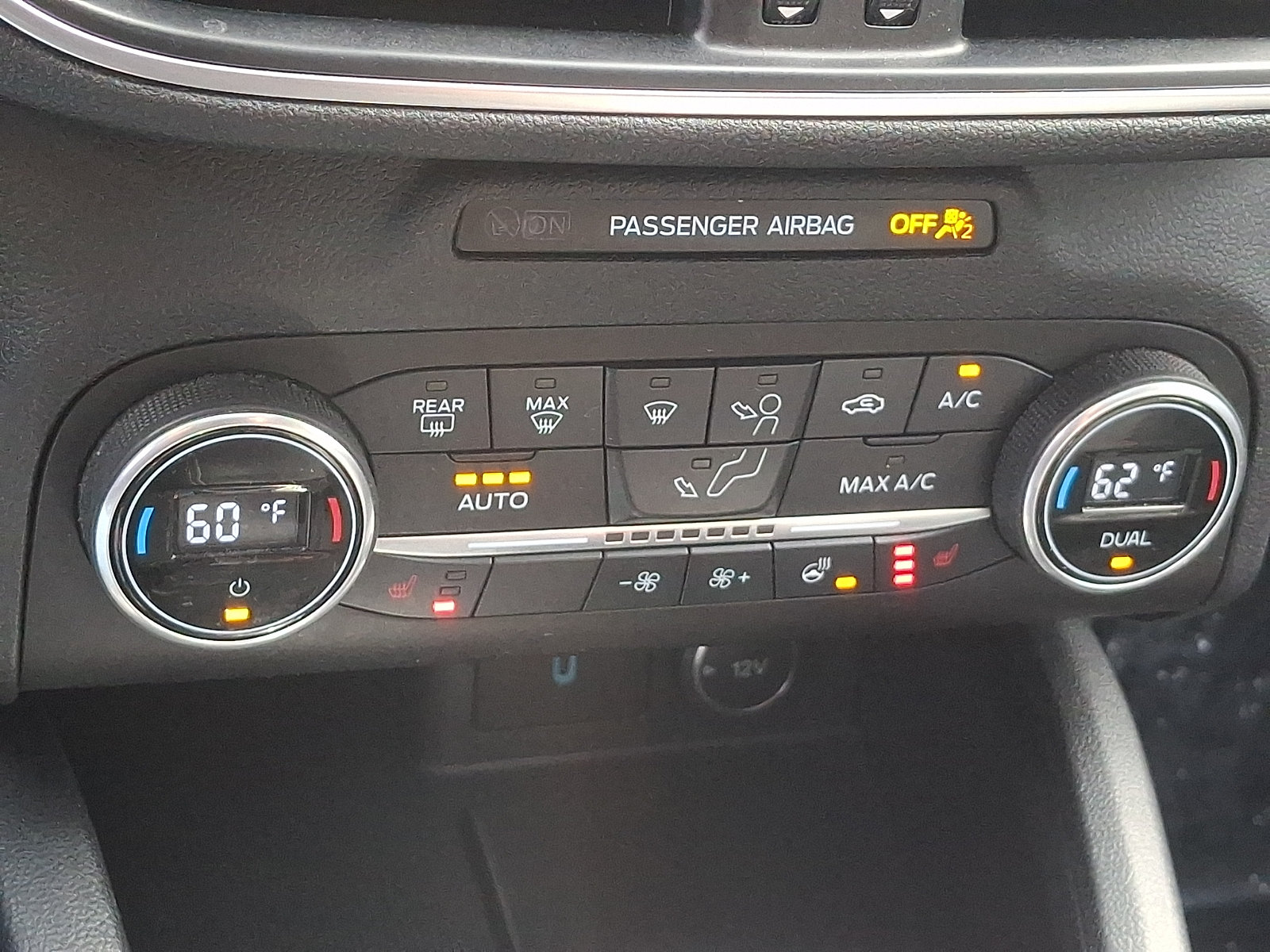 Used 2020 Ford Escape Titanium AWD/4WD image 16
