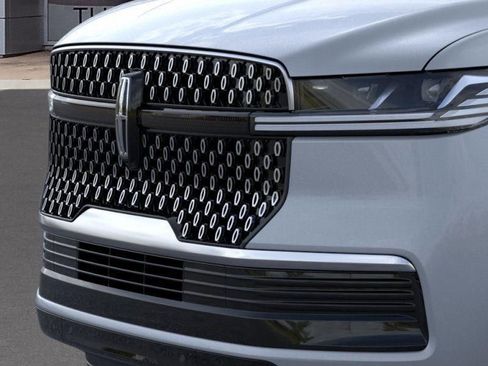 New 2025 Lincoln Navigator Reserve image 17