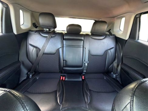Used 2018 Jeep Compass Latitude w/ Popular Equipment Group AWD/4WD image 19