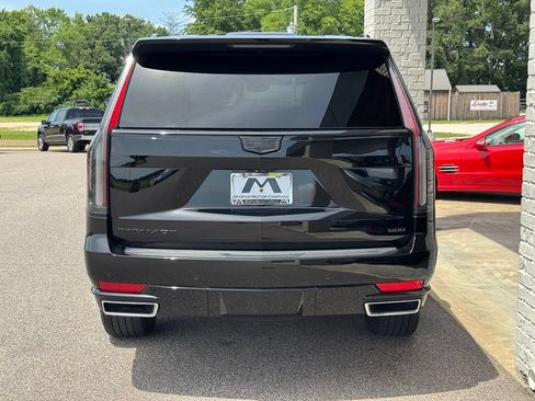 Used 2023 Cadillac Escalade Premium Luxury AWD/4WD image 12