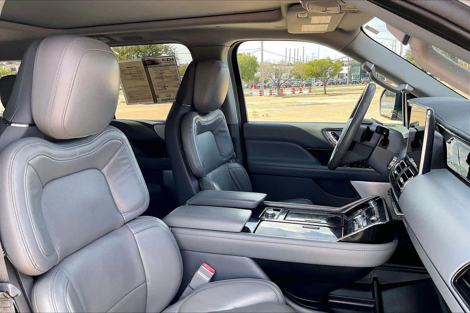 Used 2020 Lincoln Navigator L Reserve w/ Luxury Package AWD/4WD image 11
