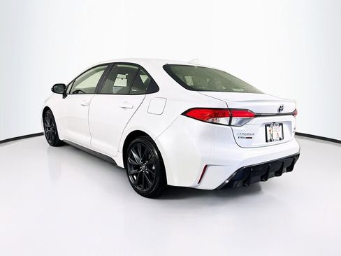 Used 2025 Toyota Corolla SE w/ SE Premium Package image 7