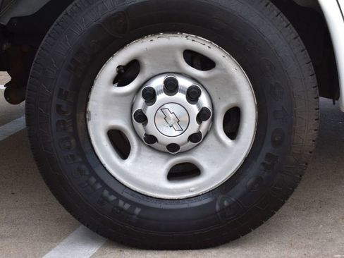 Used 2014 Chevrolet Express 2500 image 11