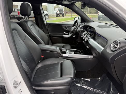 Used 2020 Mercedes-Benz GLB 250 4MATIC image 29